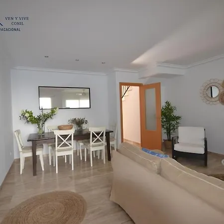 Holiday home Adosado Familiar Con Piscina Y Terraza Cadiz