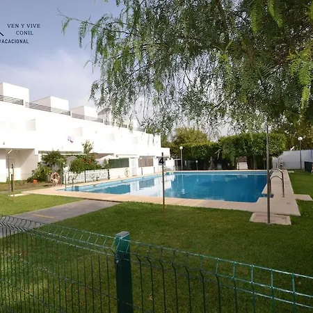 Adosado Familiar Con Piscina Y Terraza * Cadiz